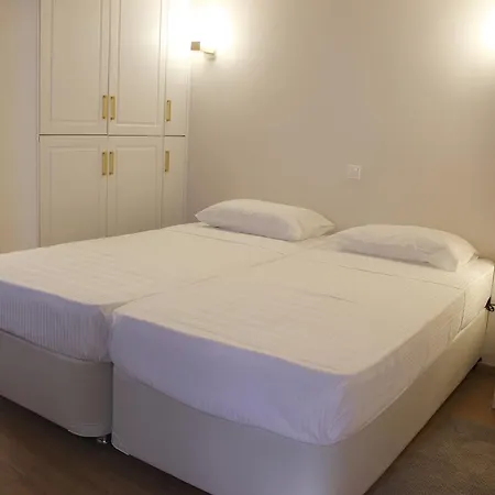 6 Tholou - The Acropolis
